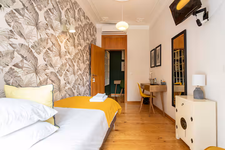 Twin room with tropical wallpaper